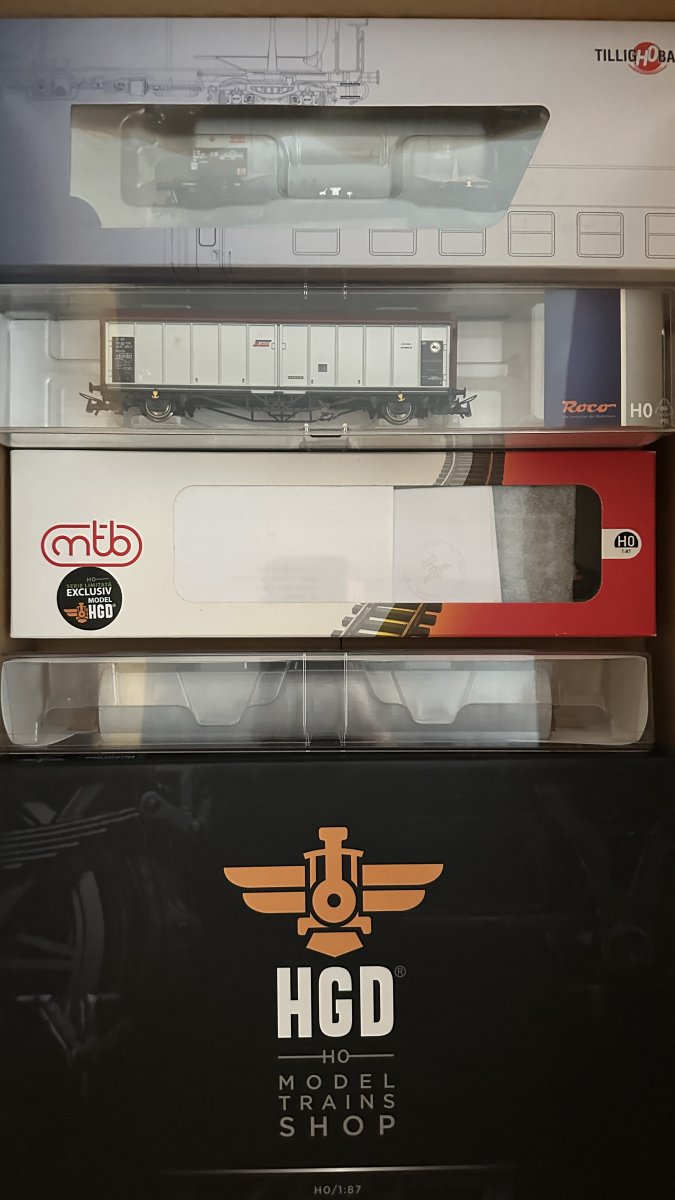 Garnitura de 6 vagoane CFR Marfa cu locomotiva DA Clasica