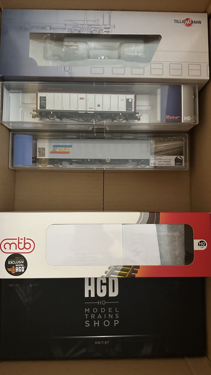 Garnitura de 6 vagoane CFR Marfa cu locomotiva DA Clasica