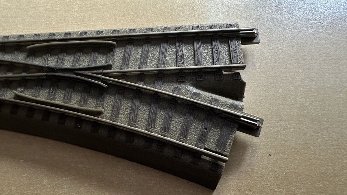 Set de sine si macazuri Roco Geoline - 2 actionari electrice si 2 decodoare digitale