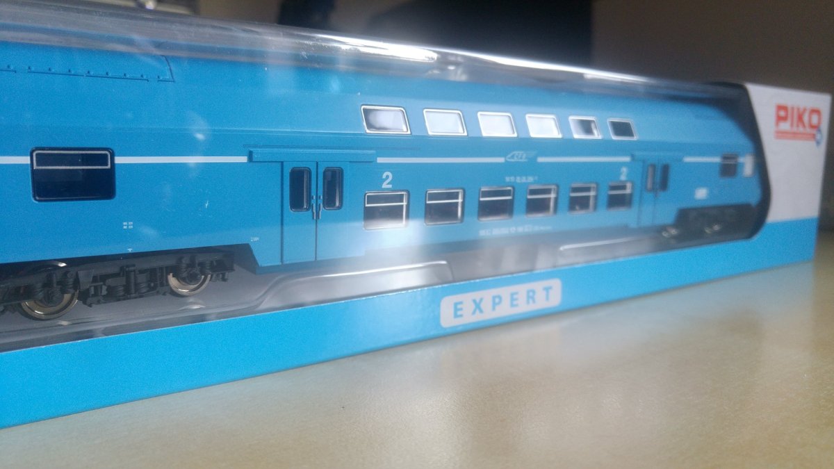 Vagon de calatori etajat 26-26 Piko Expert 97066