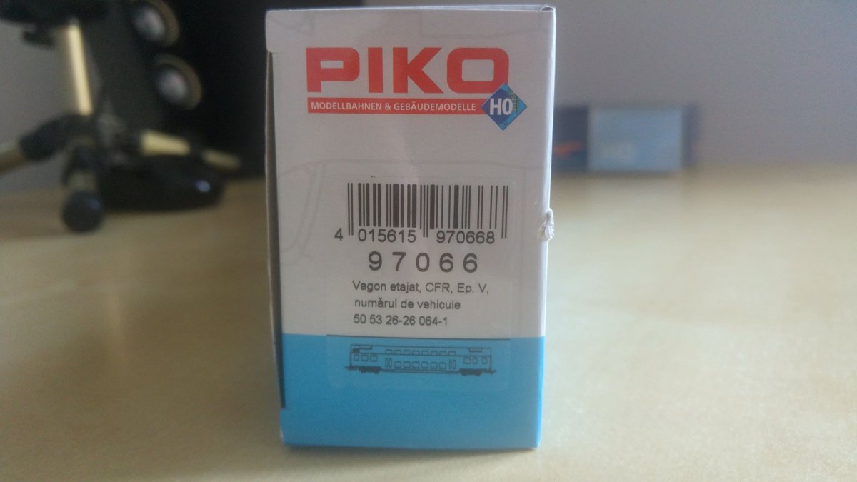 Vagon de calatori etajat 26-26 Piko Expert 97066