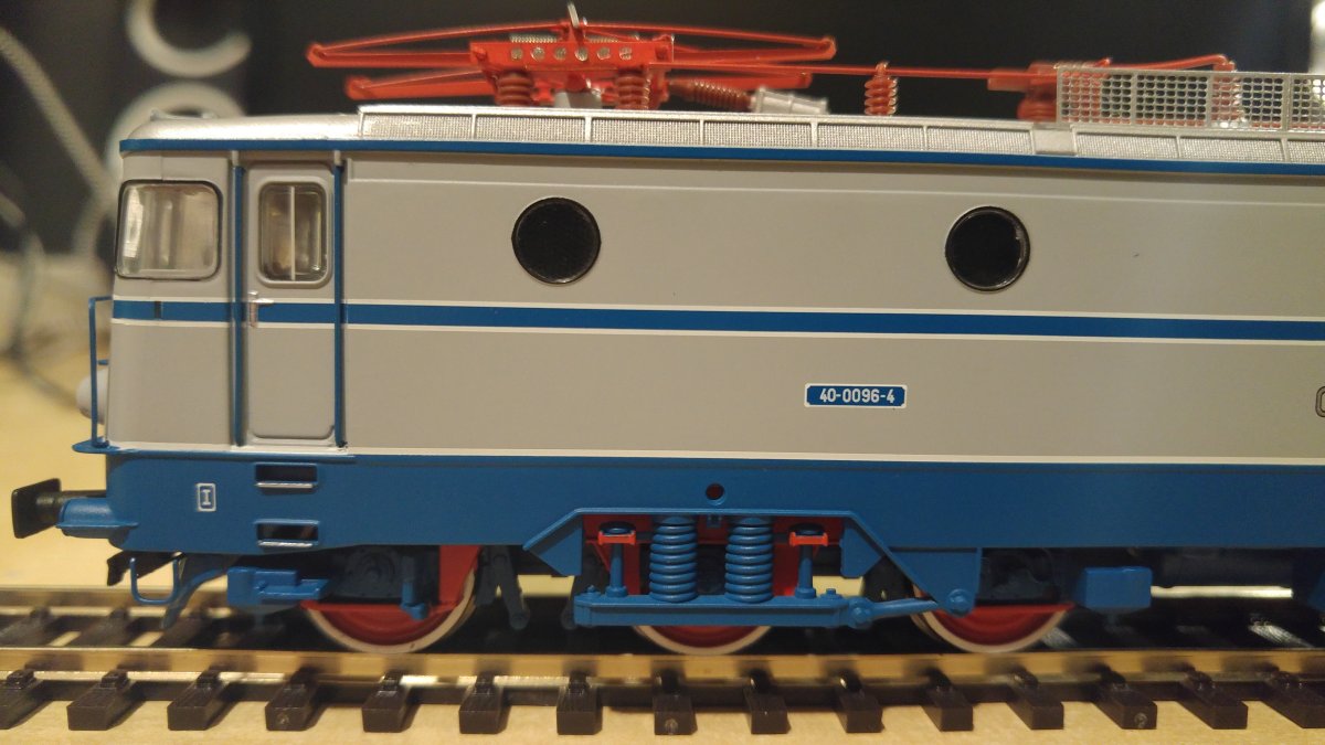 Locomotiva CFR EA clasica pantografe simetrice AF 10011 cu decodor digital fara sunet