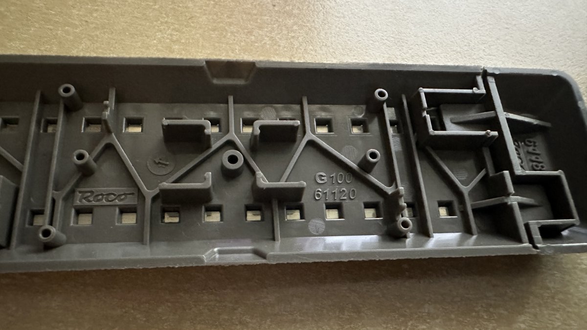 Set de sine si macazuri Roco Geoline - 2 actionari electrice si 2 decodoare digitale