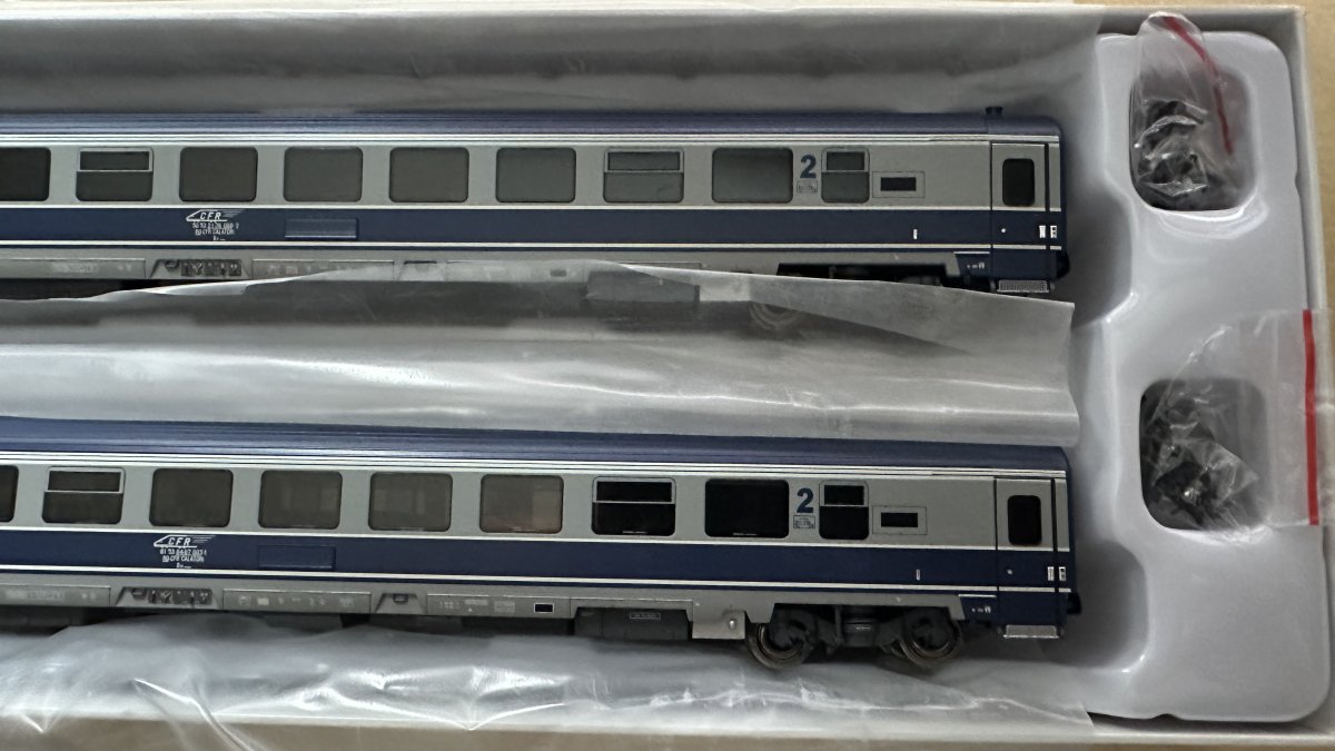 Set de vagoane AVA 200 Express Clasa a doua AF 25006