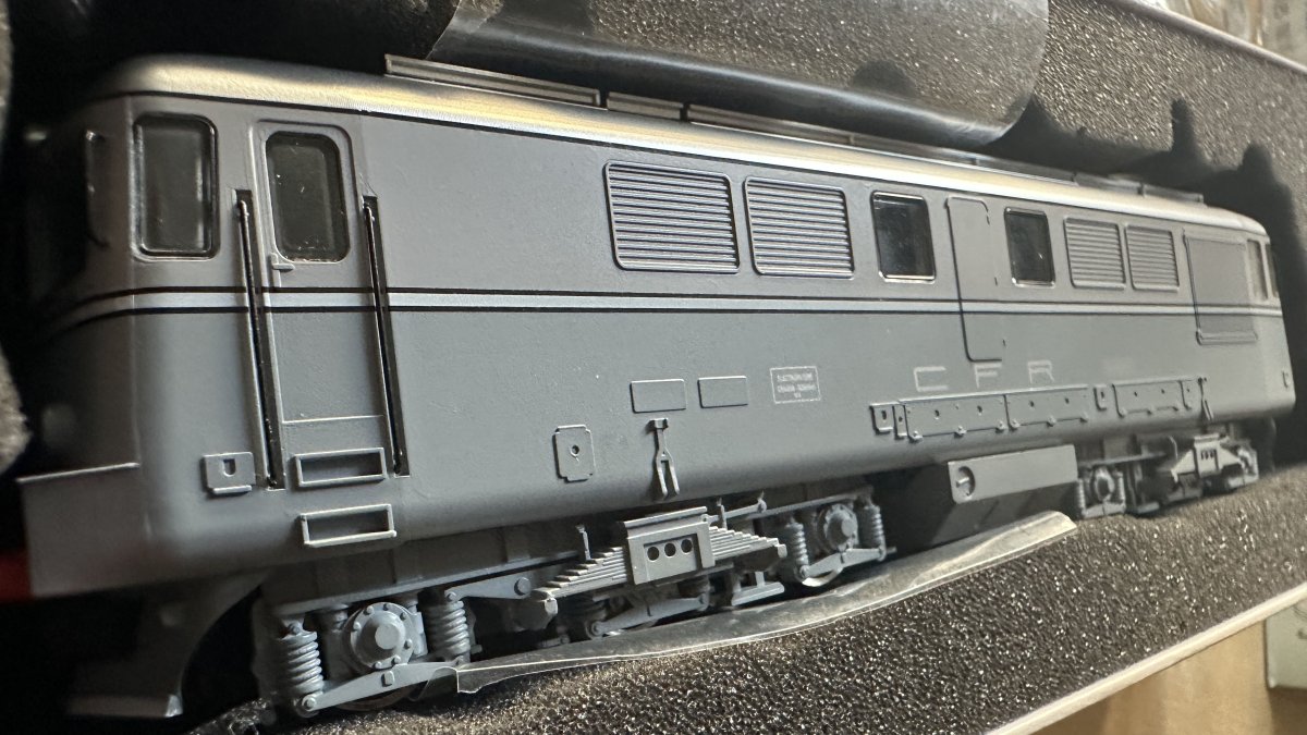 Locomotiva Diesel Electrica clasica HGD 13018 decodor digital lumini