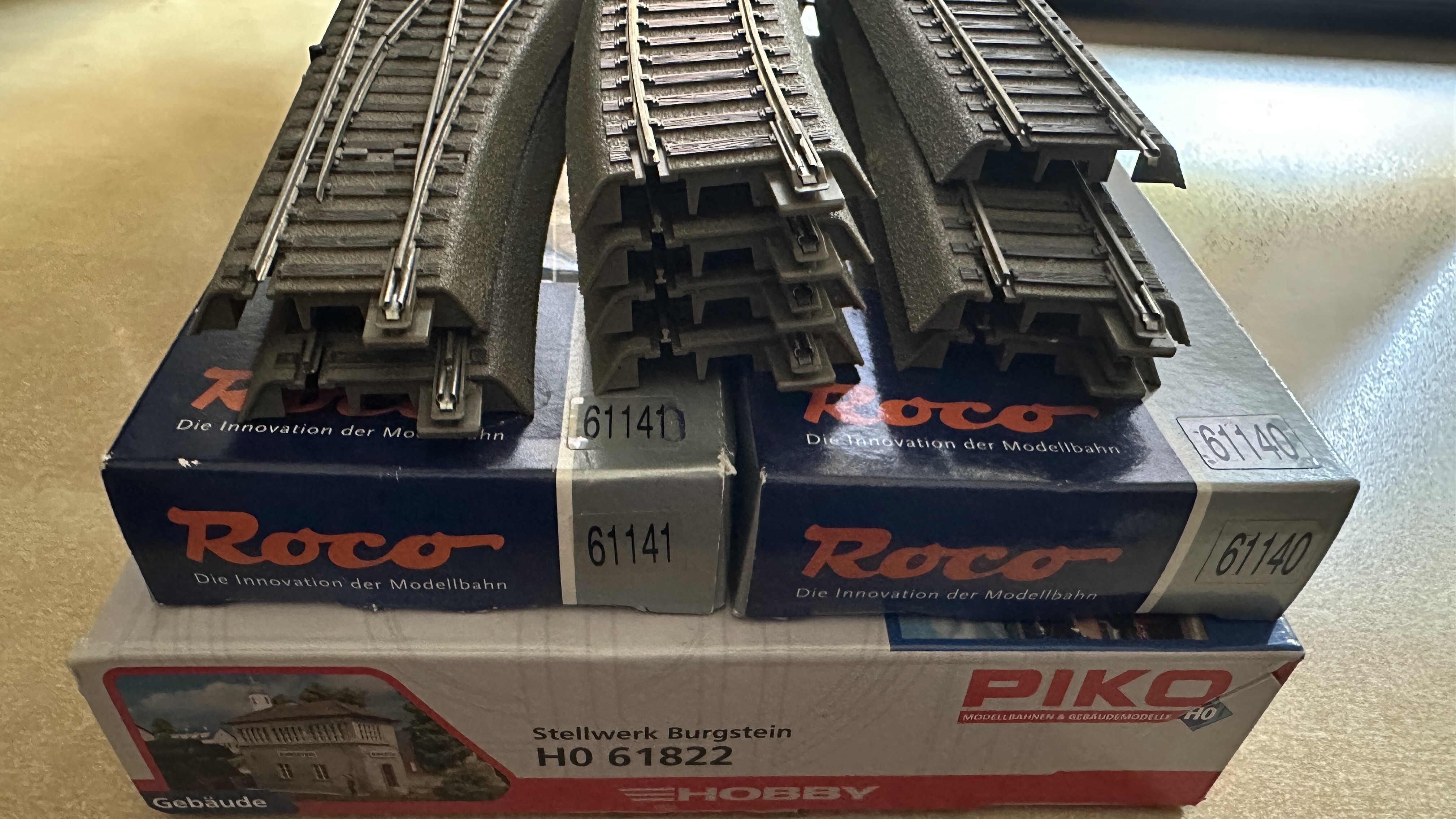 Set de sine si macazuri Roco Geoline - 2 actionari electrice si 2 decodoare digitale