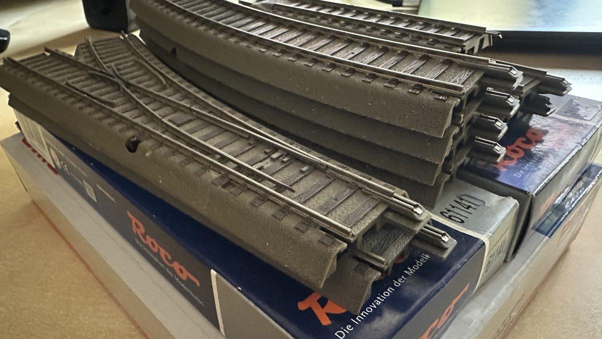 Set de sine si macazuri Roco Geoline - 2 actionari electrice si 2 decodoare digitale