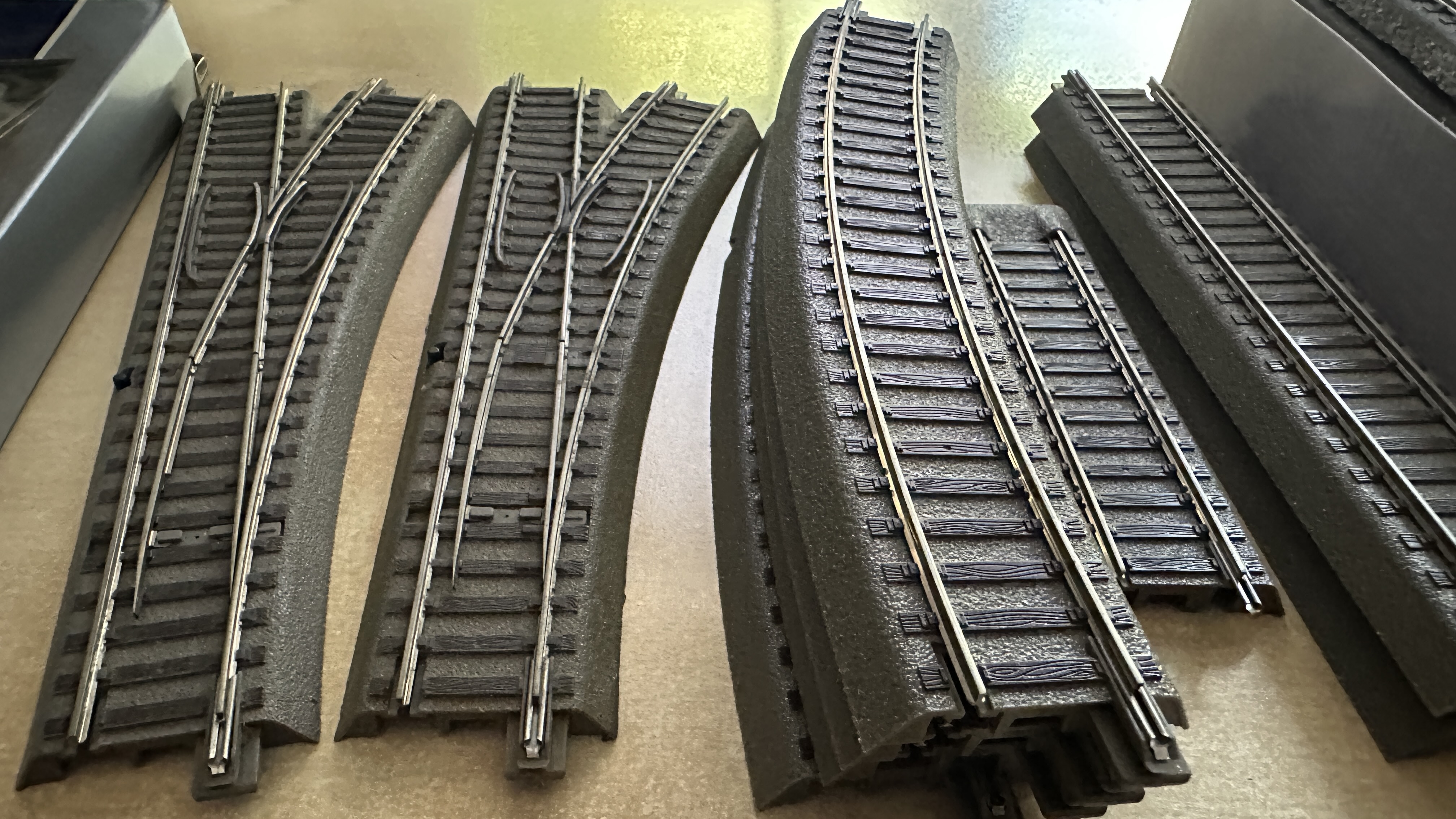 Set de sine si macazuri Roco Geoline - 2 actionari electrice si 2 decodoare digitale