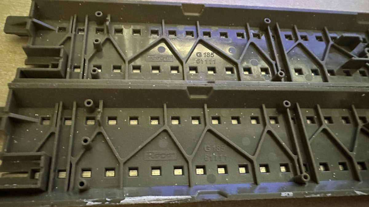 Set de sine si macazuri Roco Geoline - 2 actionari electrice si 2 decodoare digitale