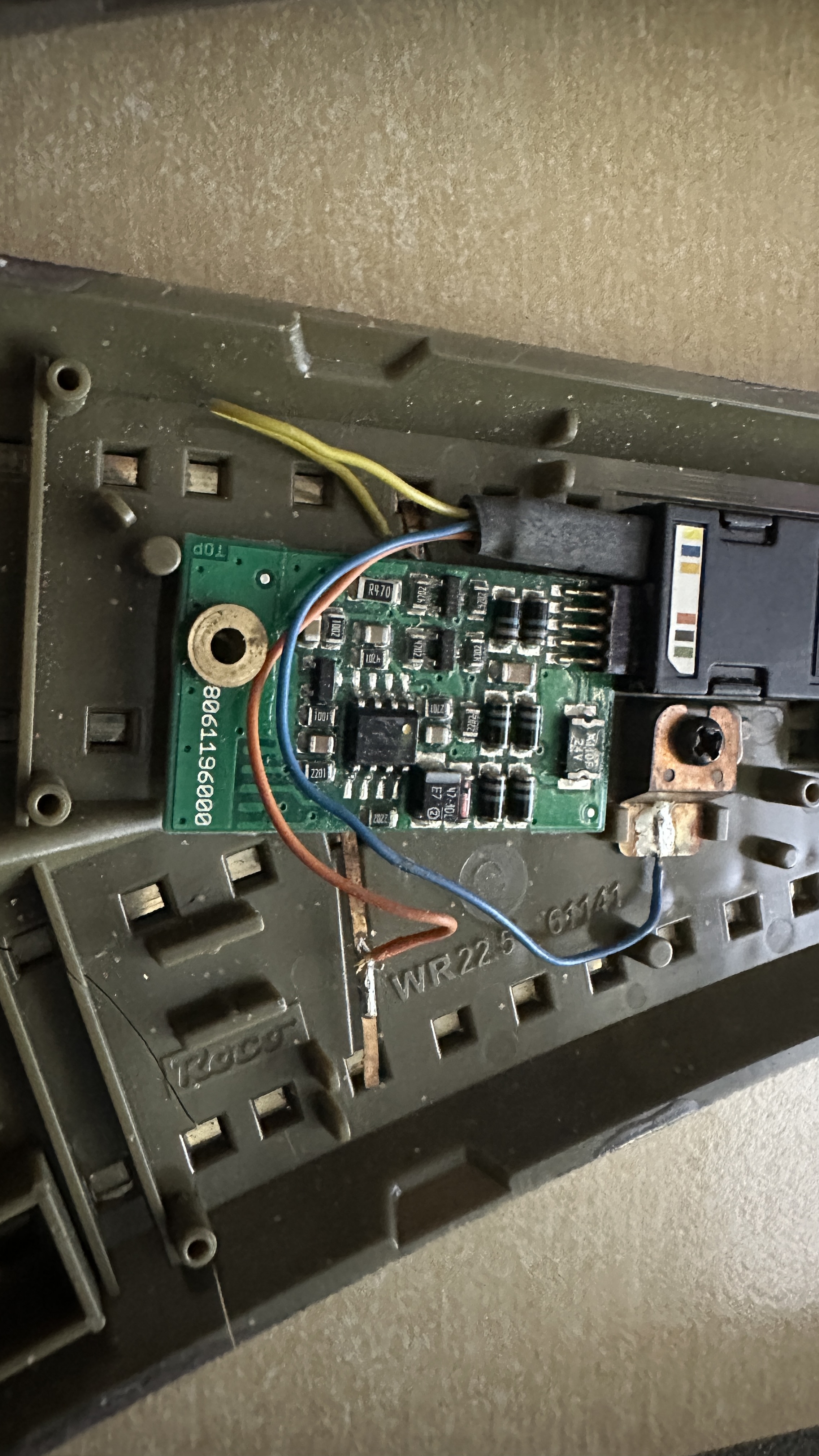 Set de sine si macazuri Roco Geoline - 2 actionari electrice si 2 decodoare digitale