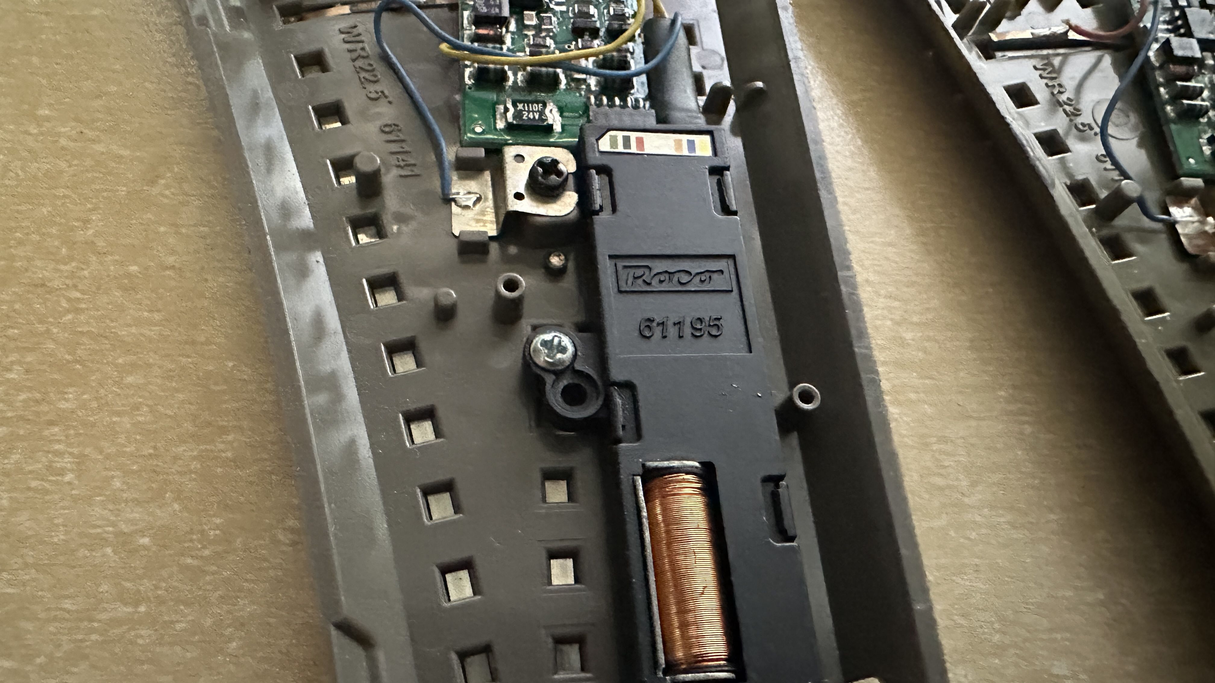 Set de sine si macazuri Roco Geoline - 2 actionari electrice si 2 decodoare digitale