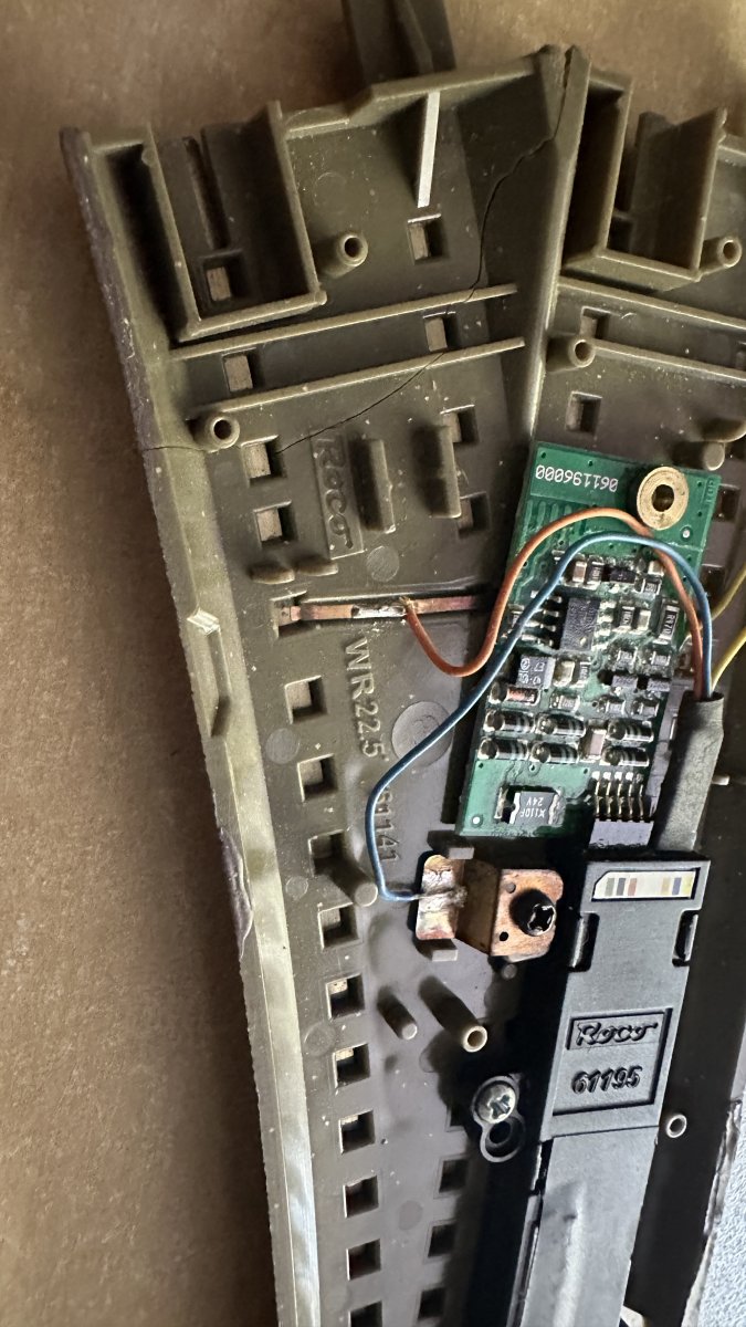 Set de sine si macazuri Roco Geoline - 2 actionari electrice si 2 decodoare digitale