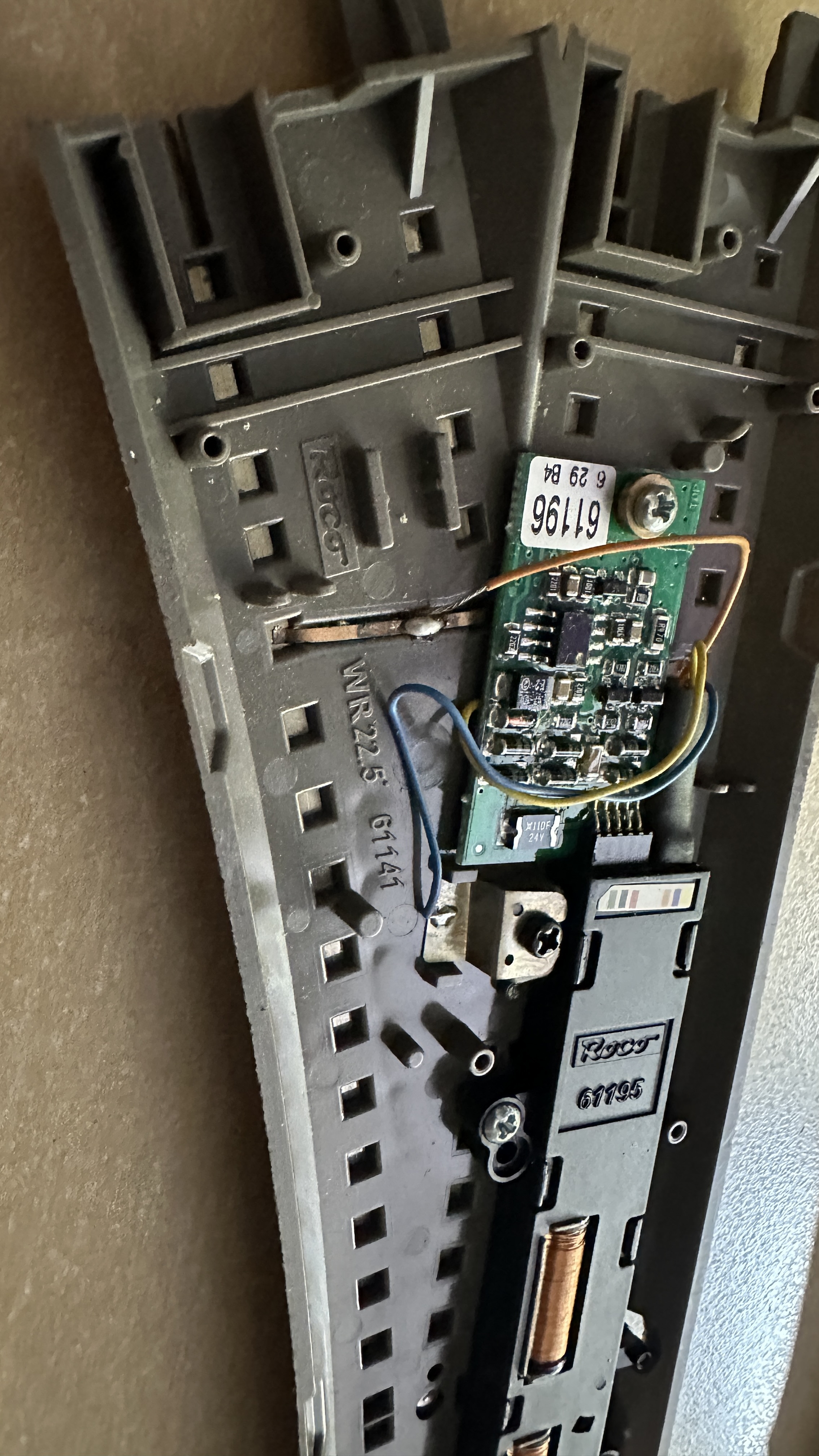 Set de sine si macazuri Roco Geoline - 2 actionari electrice si 2 decodoare digitale