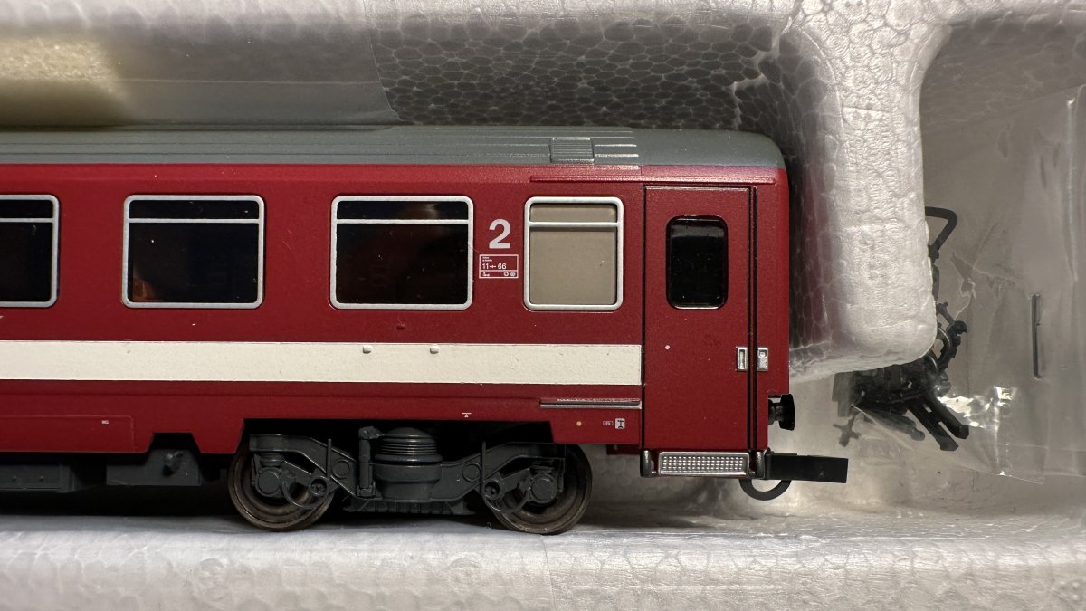 Vagon AVA 200 rosu logo CFR vechi AF 20011