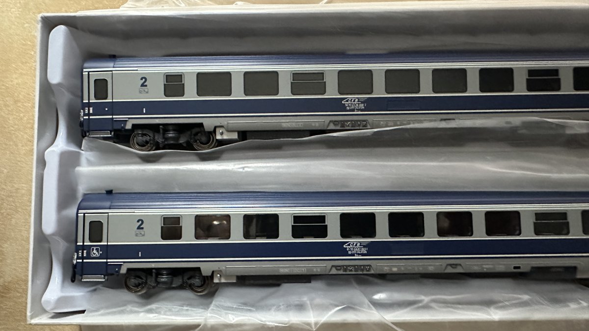 Set de vagoane AVA 200 Express Clasa a doua AF 25006