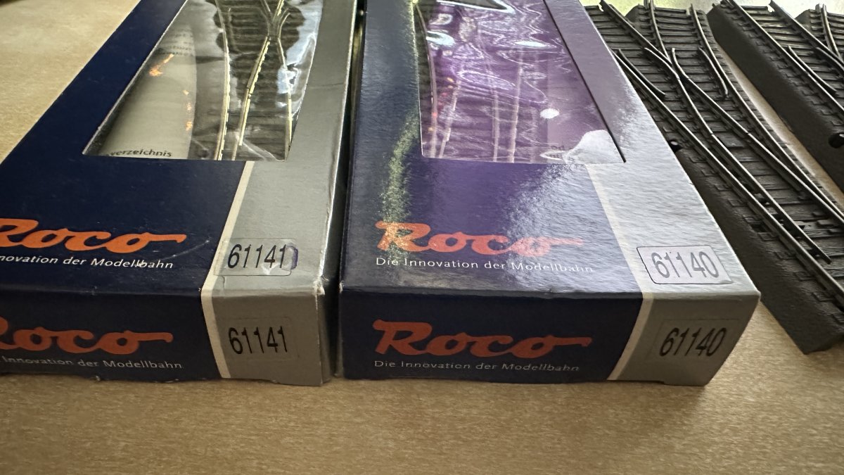 Set de sine si macazuri Roco Geoline - 2 actionari electrice si 2 decodoare digitale