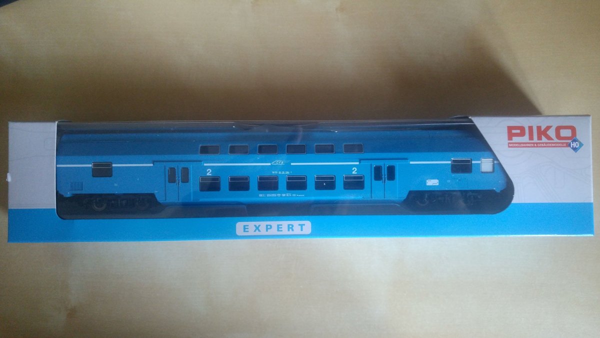 Vagon de calatori etajat 26-26 Piko Expert 97066