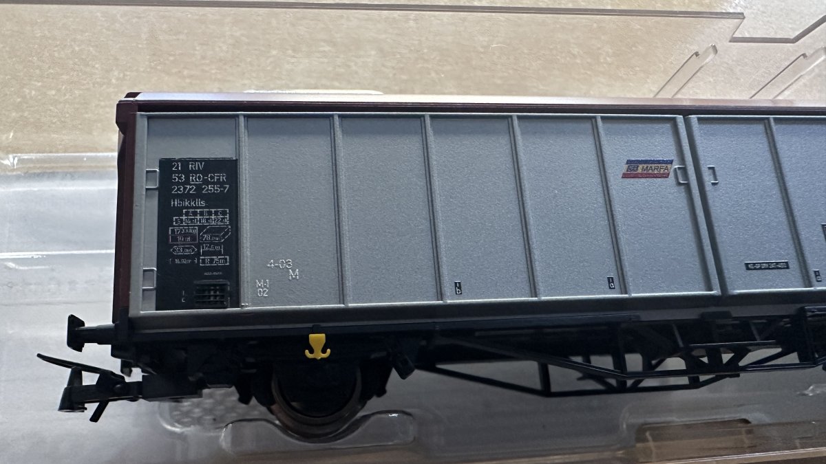 Set 2 vagoane CFR Marfa Hbikklls Roco 76797