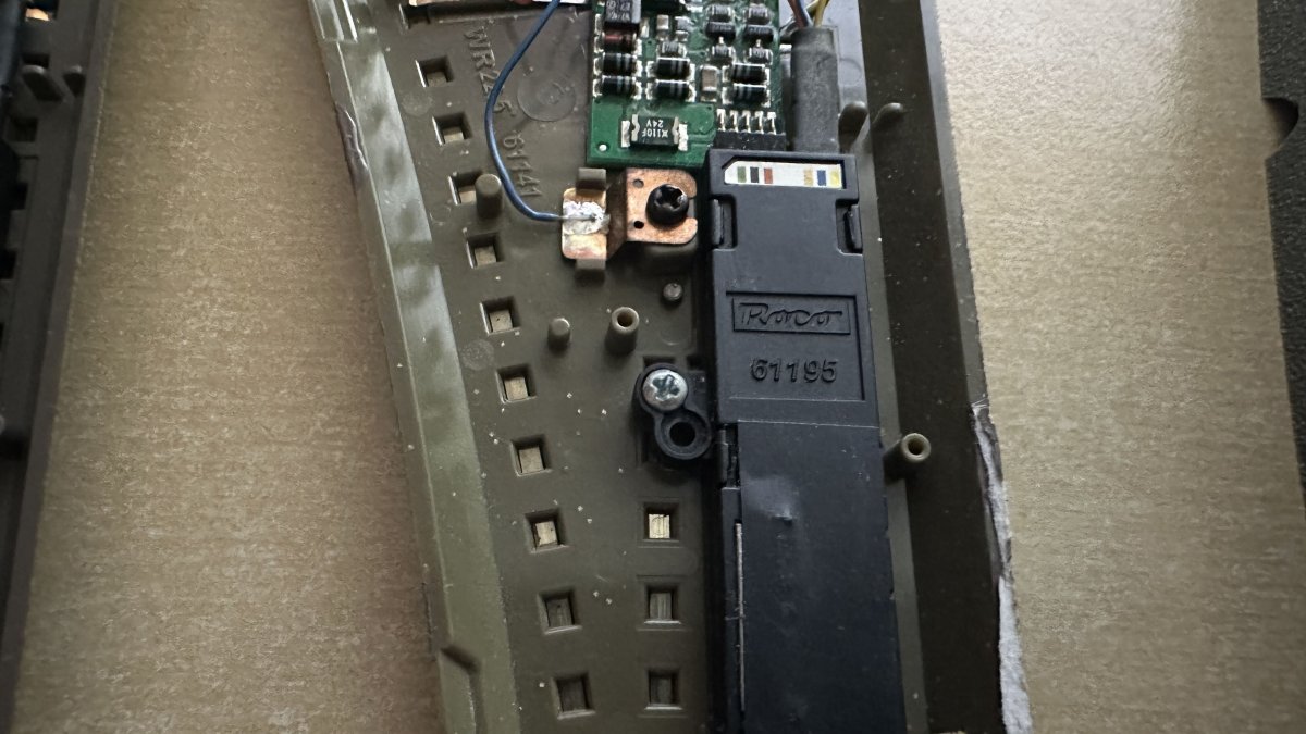 Set de sine si macazuri Roco Geoline - 2 actionari electrice si 2 decodoare digitale