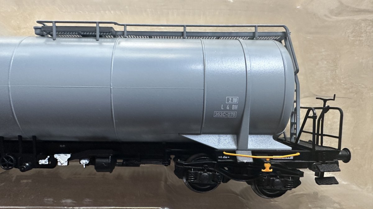 Set 2 vagoane CFR Marfa cisterna Zas Tillig 76652