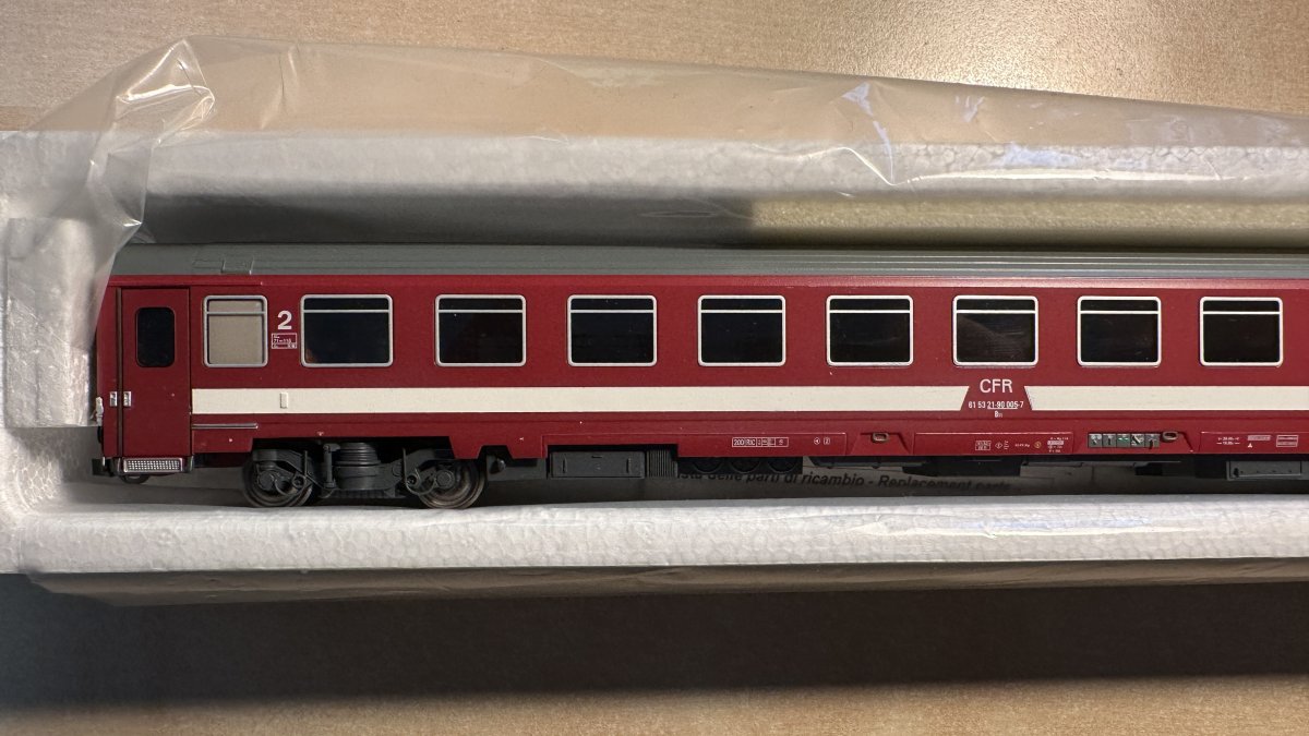 Vagon AVA 200 rosu logo CFR vechi AF 20011